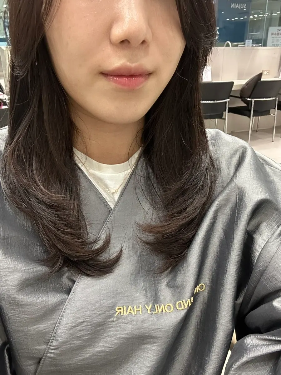 Layered cut blow-dried with volume