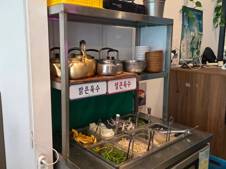 풀코스로 세팅된 샤브샤브 테이블