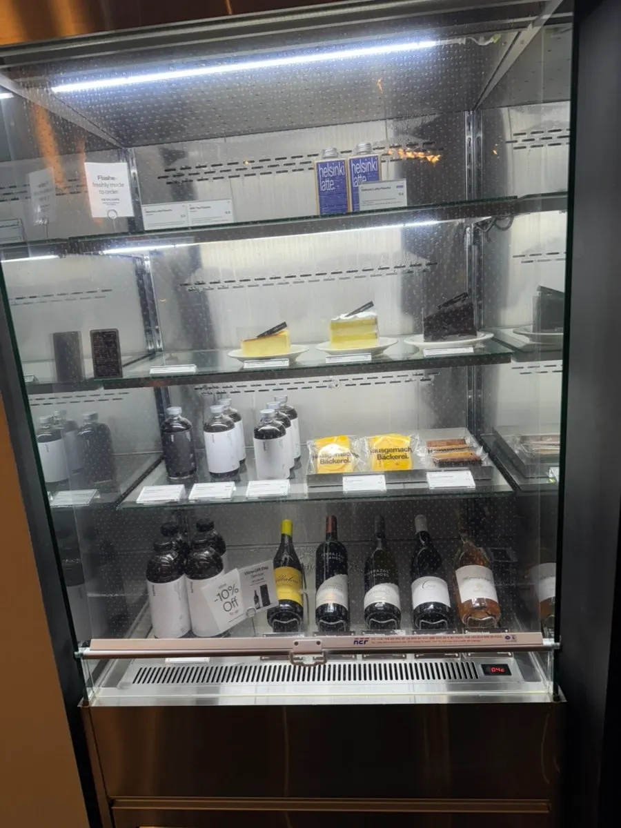 Table with drinks and dessert at Minimale Gwacheon branch