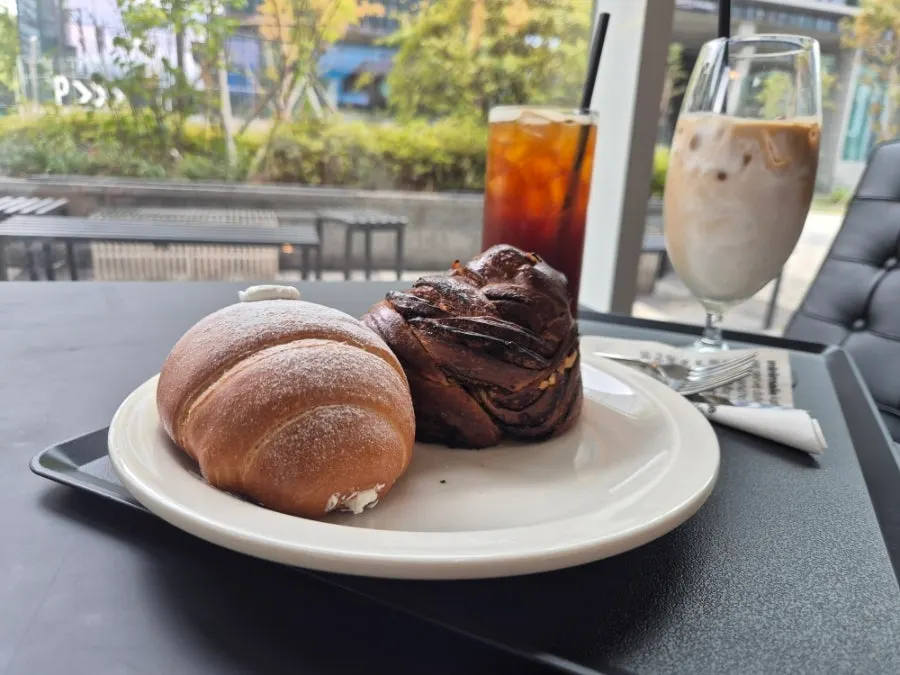 Cream-filled cream salt bread