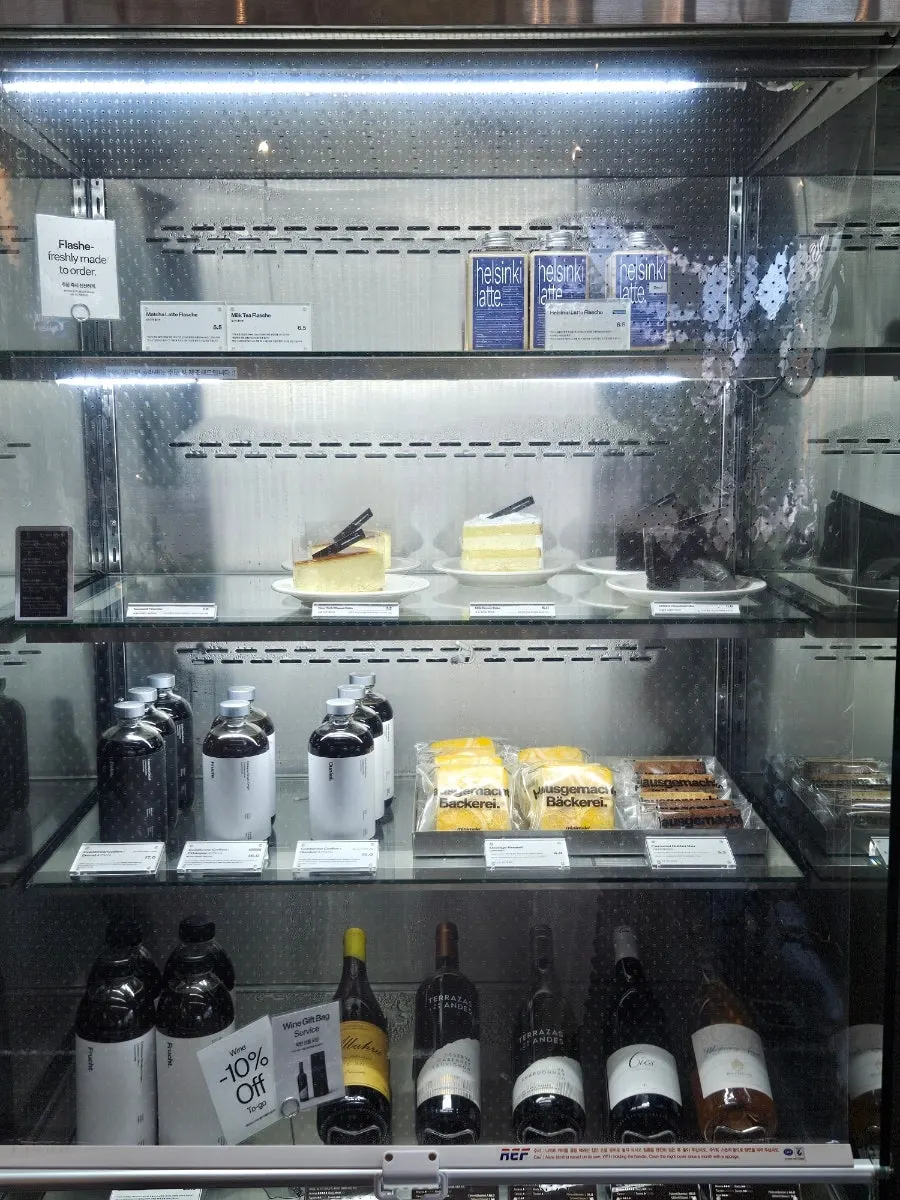 Drip bag sets displayed at Minimale