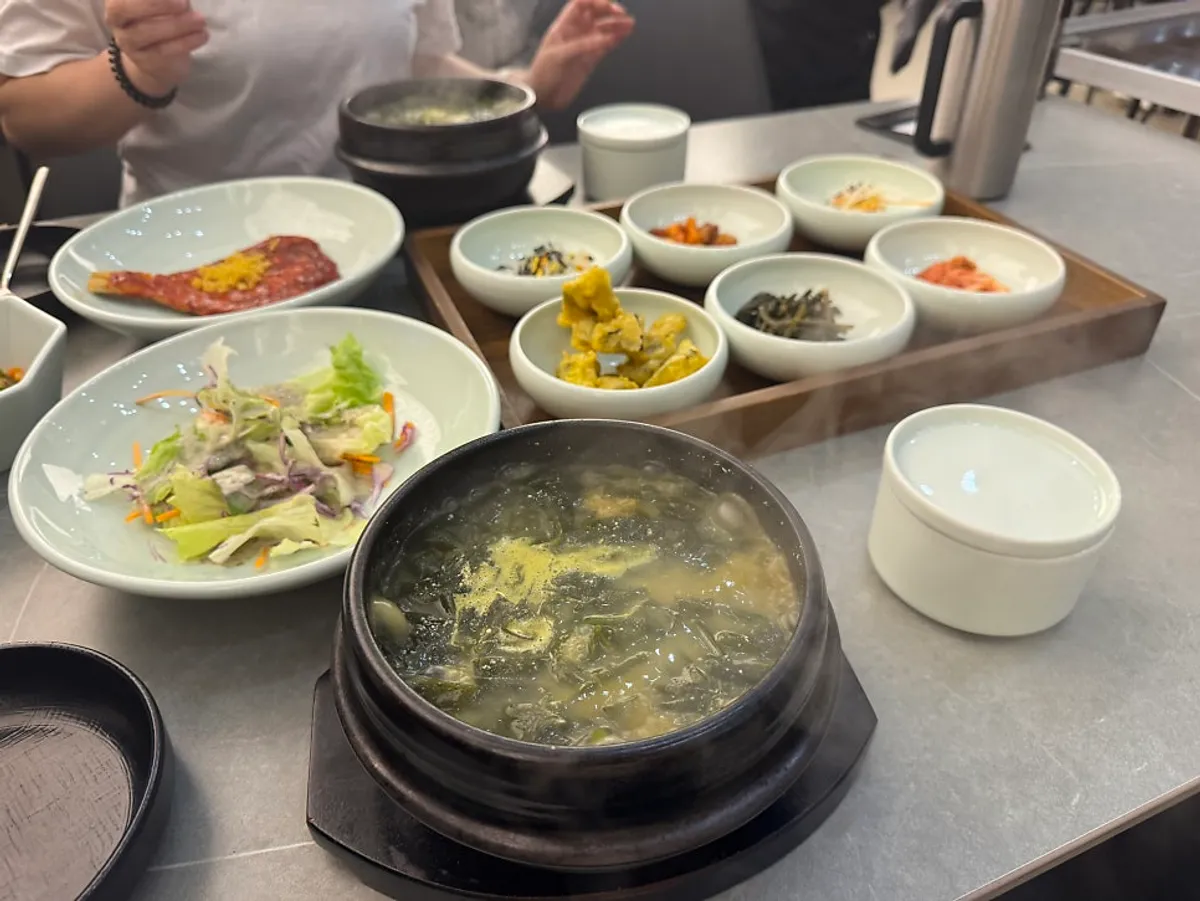 Full seaweed soup set table at Haenon Miyeok Gwacheon Direct Branch, Munwon-dong, Gwacheon