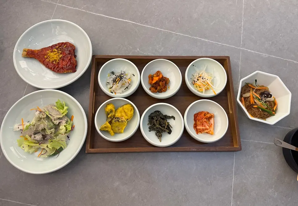 Set table with 6 basic banchan and salad