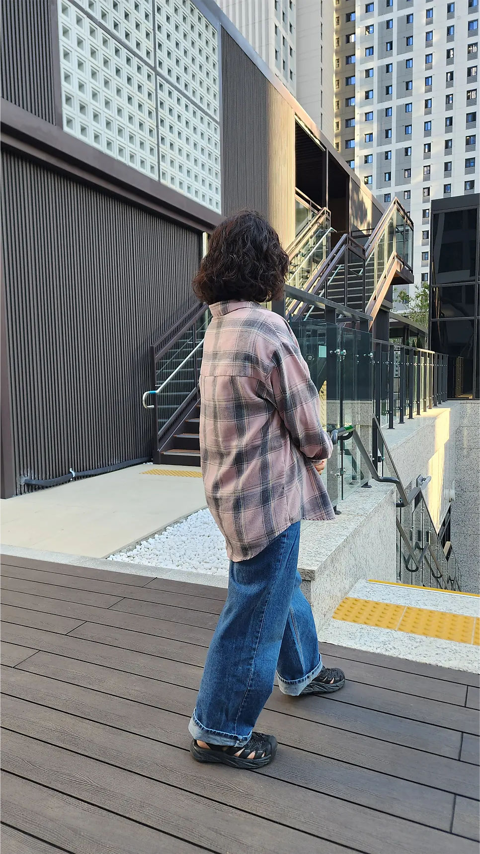 풍성해 보이는 단발 히피펌 측면