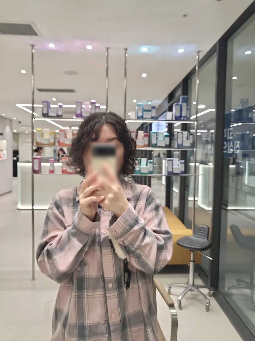 숱 적은 모발이 풍성해 보이는 히피펌 컬