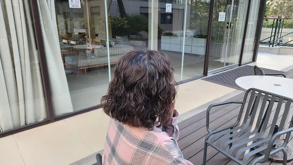 컬 시작 위치가 보이는 단발 히피펌
