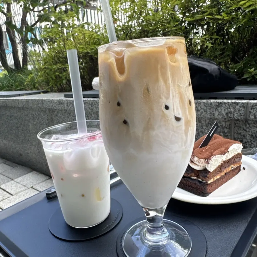가족 나들이로 방문한 카페 풍경