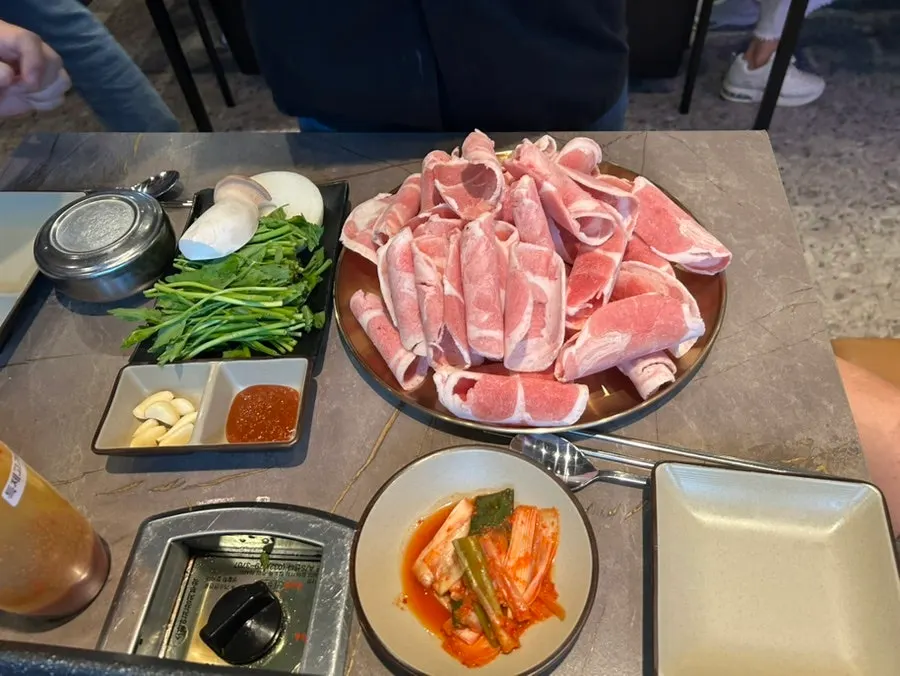 더차돌 유황 오리차돌구이 상차림