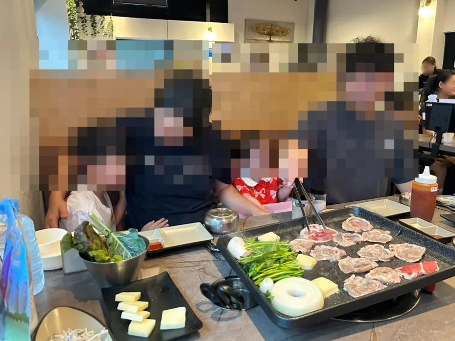 해물이 들어간 부드러운 계란찜 한 숟갈