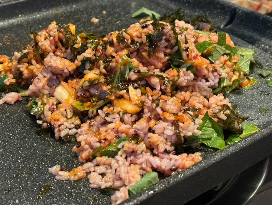 완성된 더차돌 셀프 볶음밥