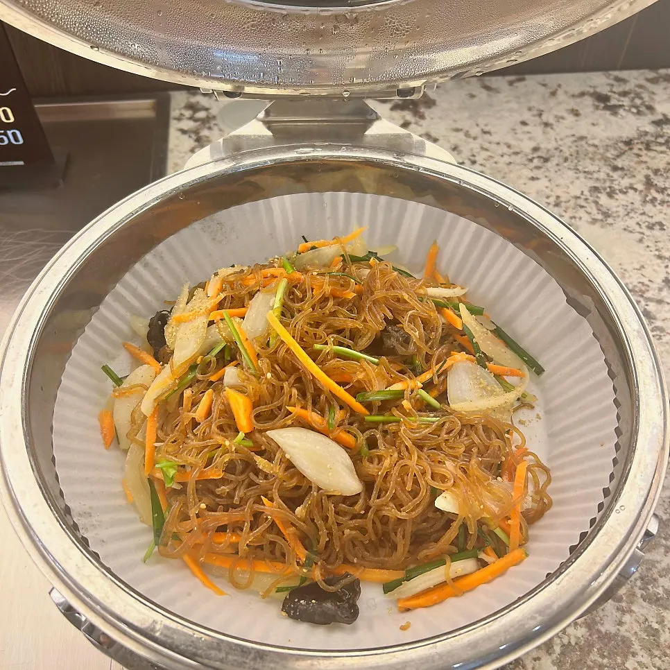 Table setting during the Haenon Miyeok meal