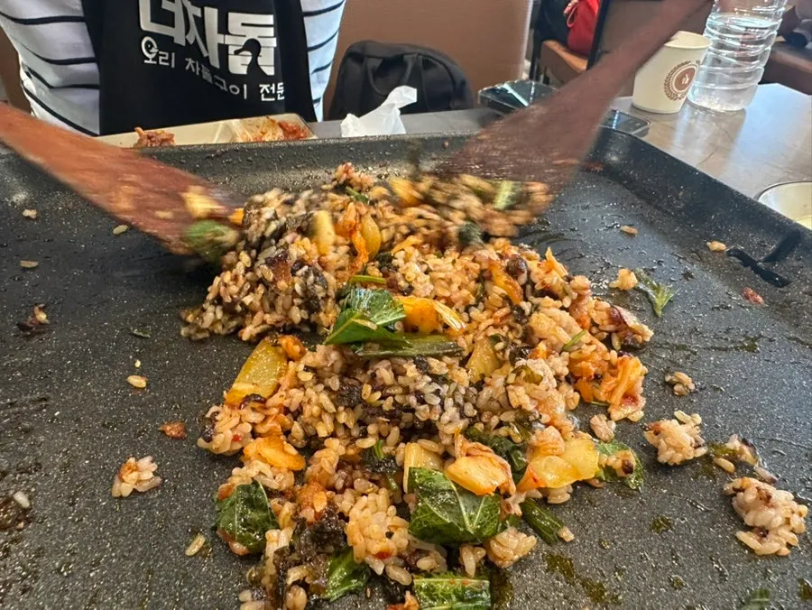 Self-fried rice made with stir-fry sauce