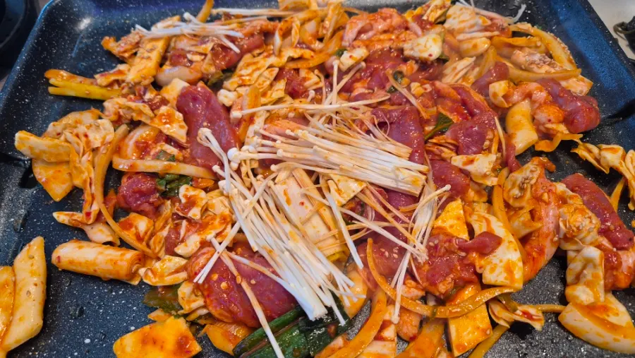 Raw duck jumulleok, 400g, before cooking