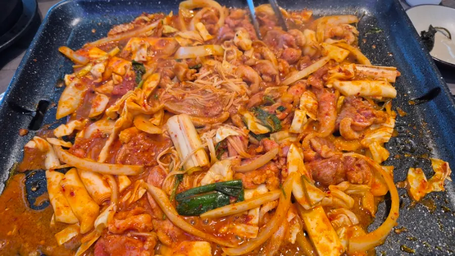 Fully cooked duck jumulleok with vegetables