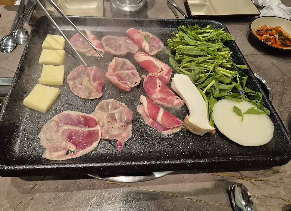 불판에 올린 오리차돌
