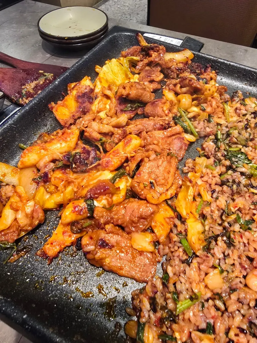 Grill being prepped for fried rice after duck jumuljeok