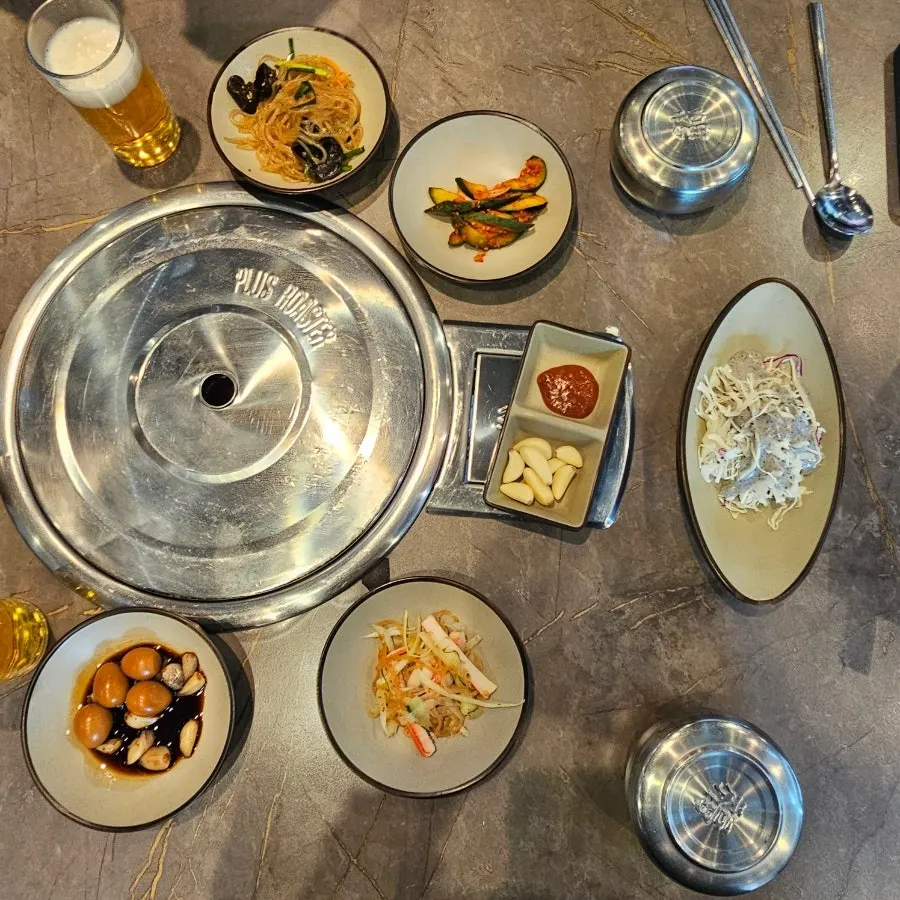 Side dish plate with salad and braised beef