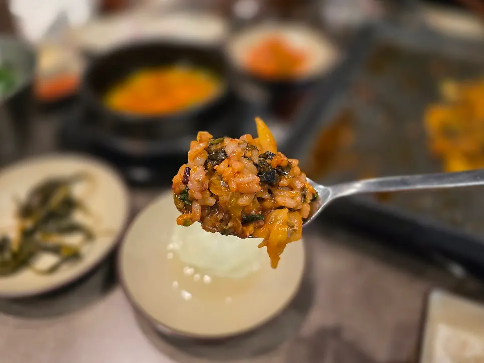Self-fried rice stir-fried in the sauce at Deo Chadol
