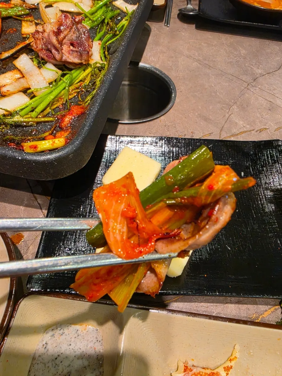 Self-bar with wrap vegetables and side dishes