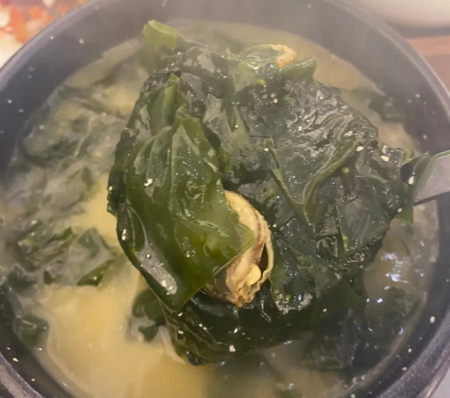 가리비미역국 국물과 건더기