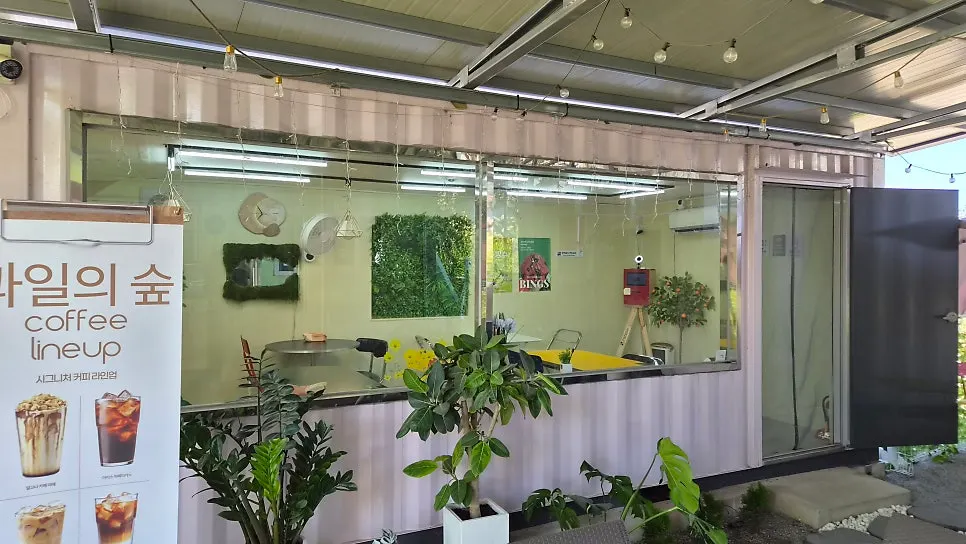 Cozy interior of Gwaireui Sup Yeosu Branch