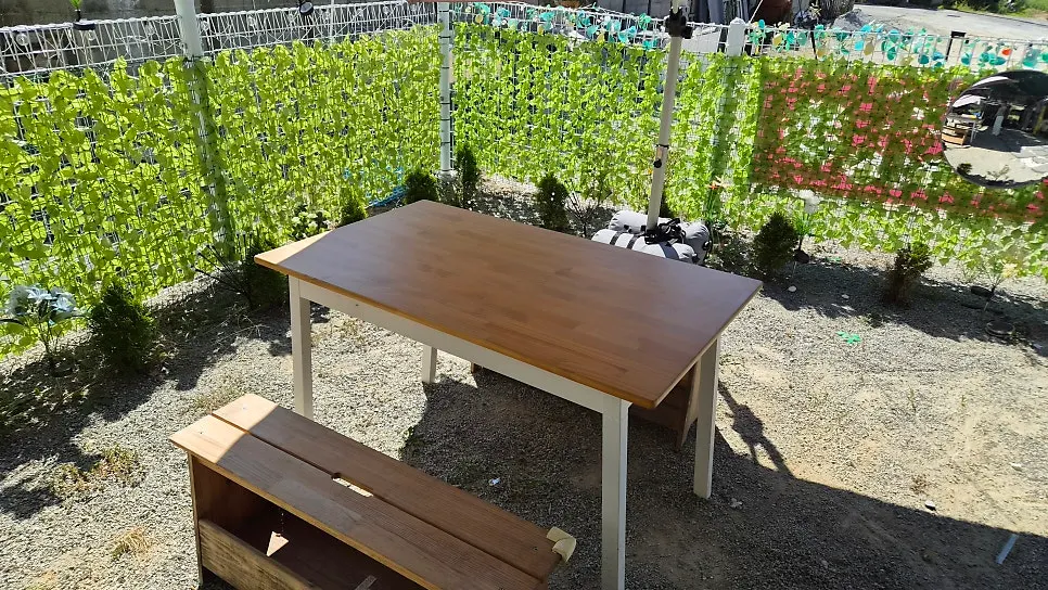 Spaced-out tables at Gwaireui Sup Yeosu Branch