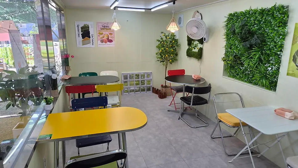 Cool air-conditioned indoor space at Gwaireui Sup Yeosu Branch