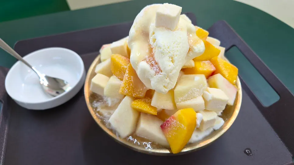 Peach bingsu served on the table