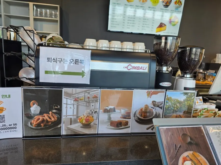 Self-service corner with water and cups