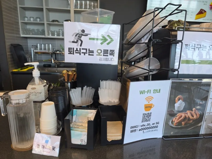 Order counter area with signage and mangoes on display