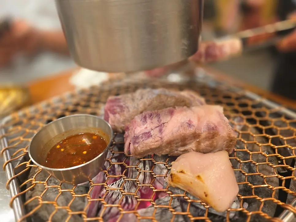 Thick cuts of black pork geungogi