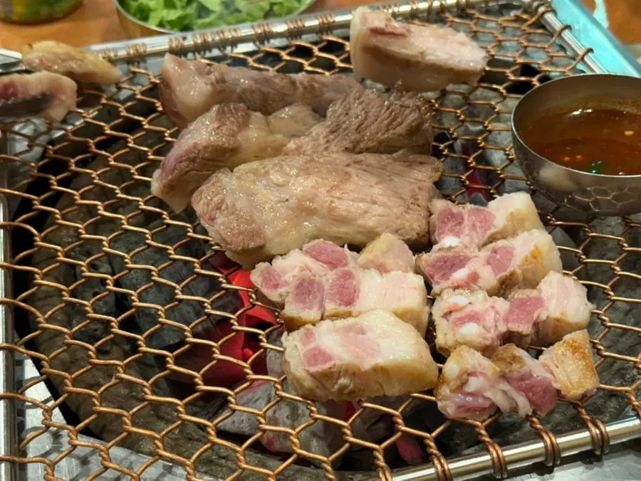 애월 여행 중 고기 식사