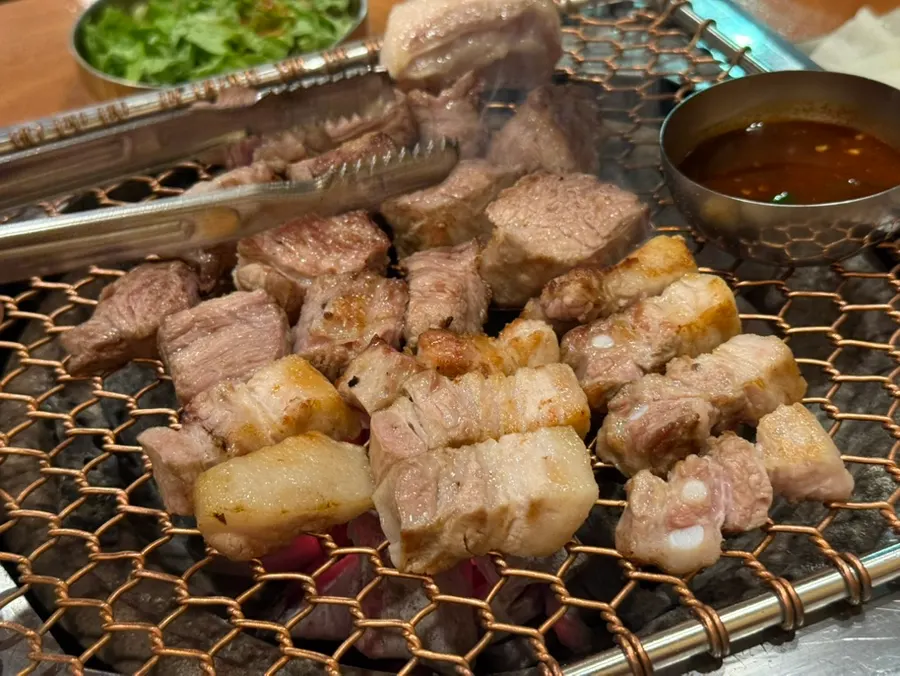 노릇하게 익힌 흑돼지