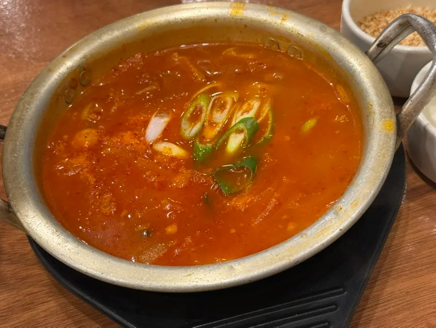 고기와 함께 주문한 김치찌개