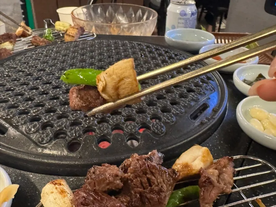 고추장아찌와 함께 먹는 오겹살 한 점