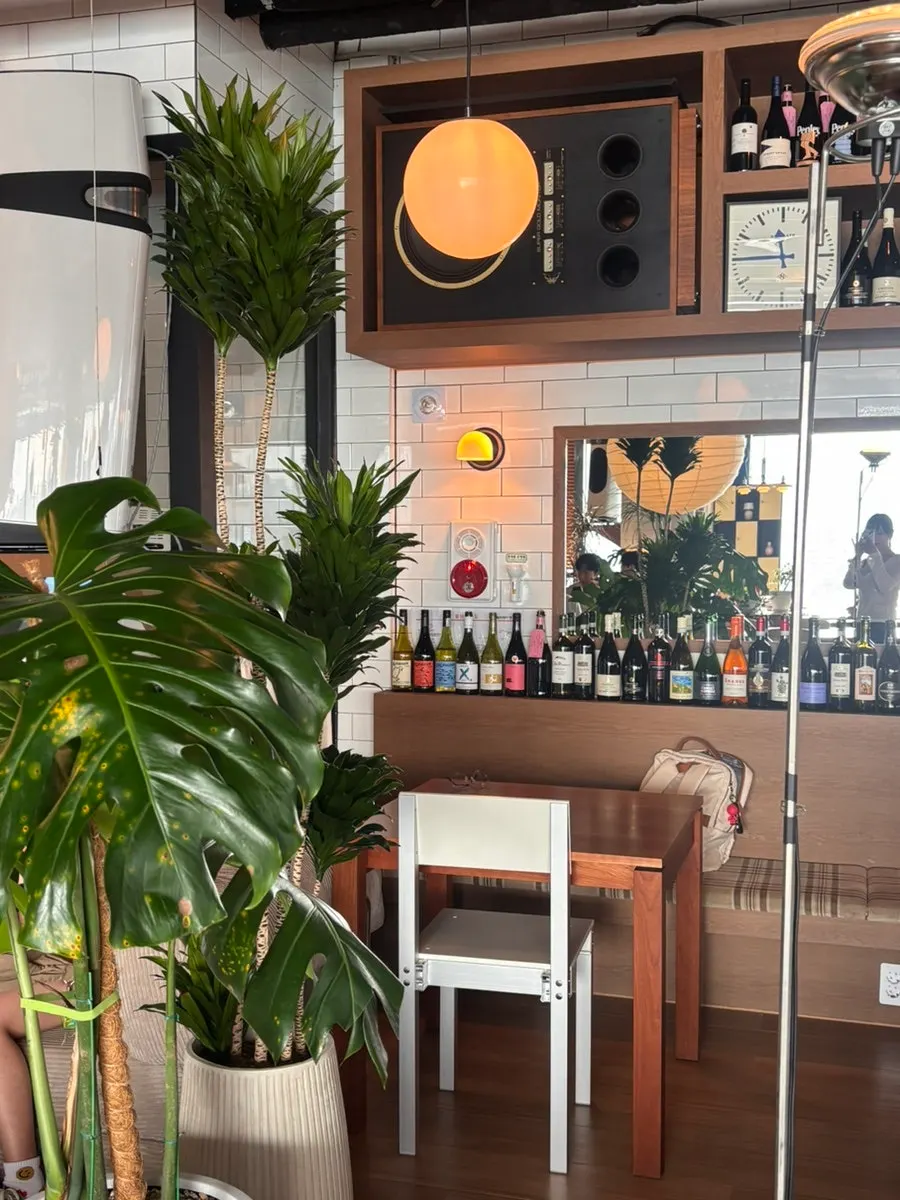 Café table layout with generous seat spacing