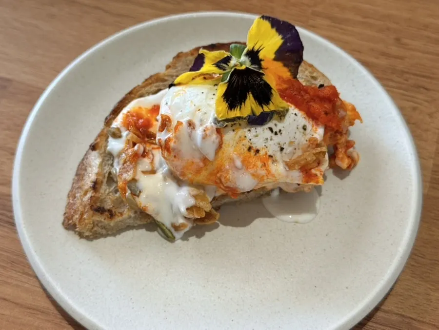 Yogurt combined with chilli garlic butter sauce