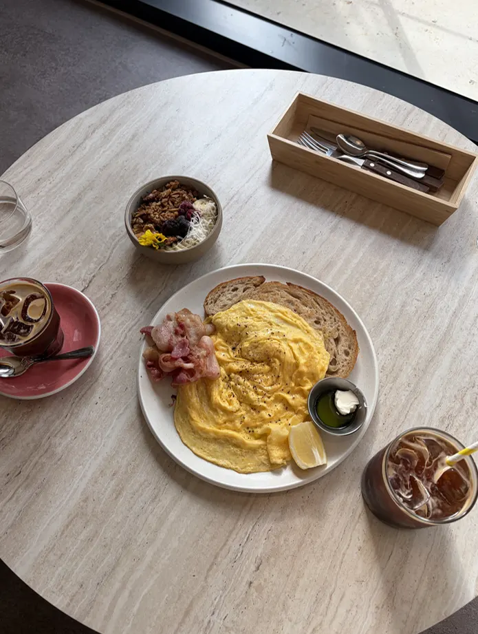 Long black and americano on the table