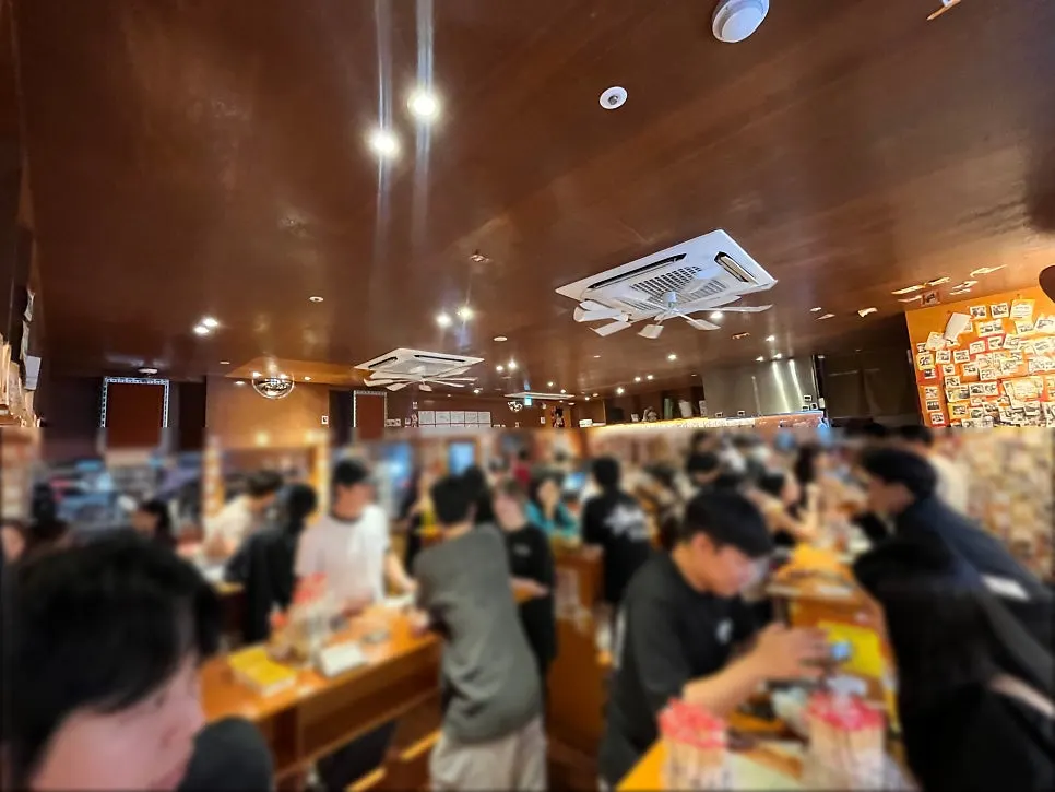 레트로 분위기의 간빠맥주 광안2호점 실내