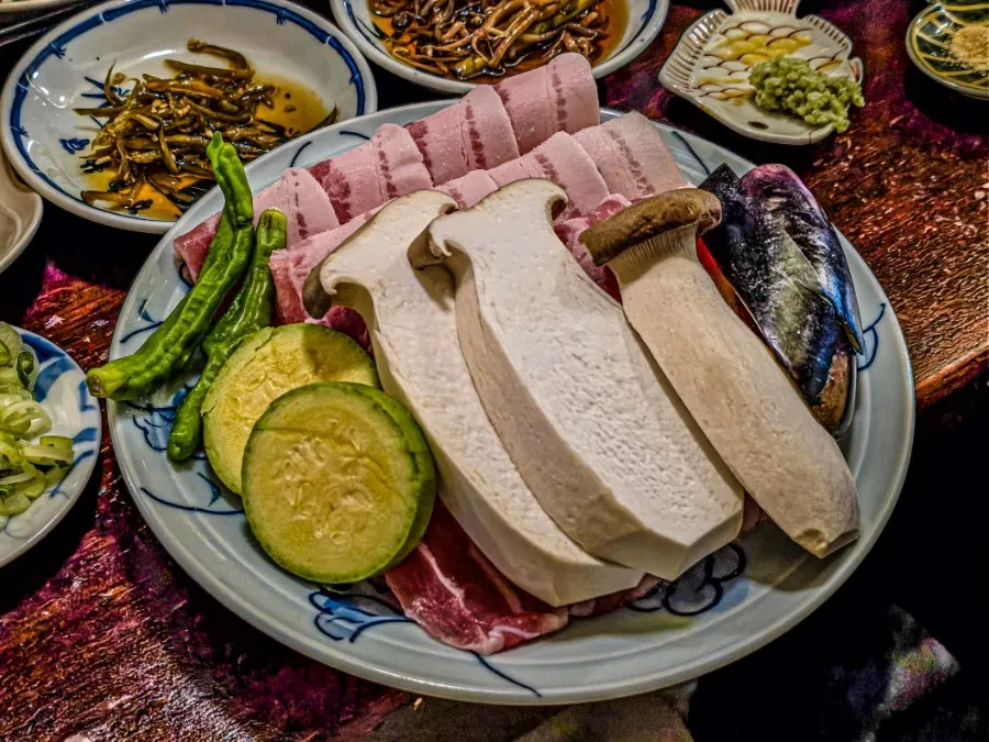 얇은 삼겹살 300g과 야채구이 한 상