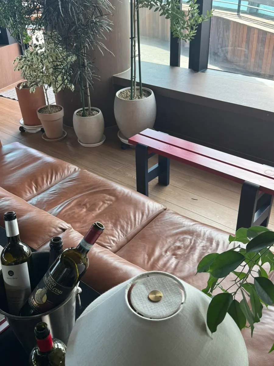 여유롭게 앉기 좋은 소파 좌석
