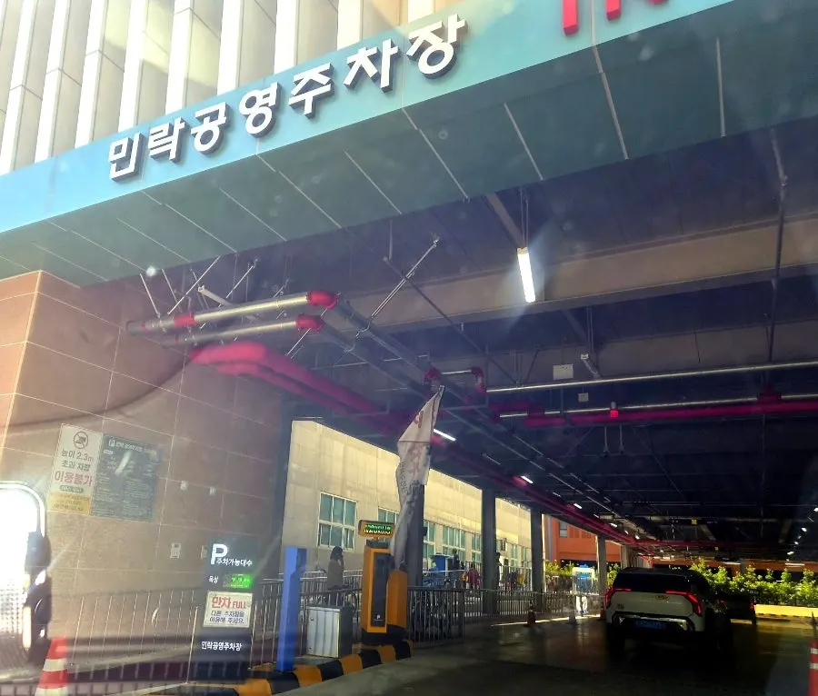 The alley near Gwangalli Beach around Famous Benny