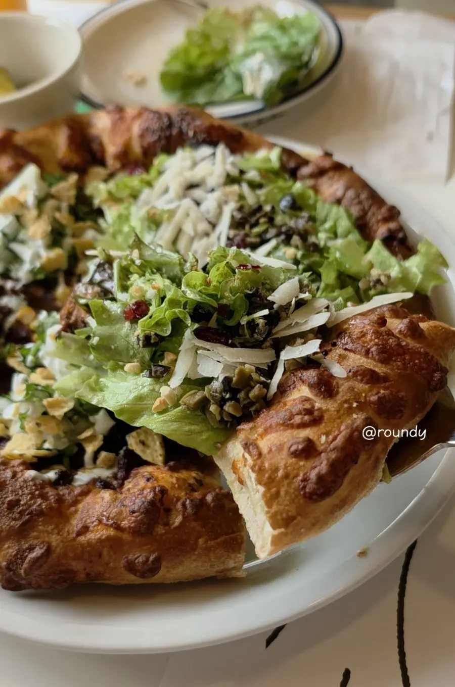 Salad pizza at Extra Mile in Gwangalli