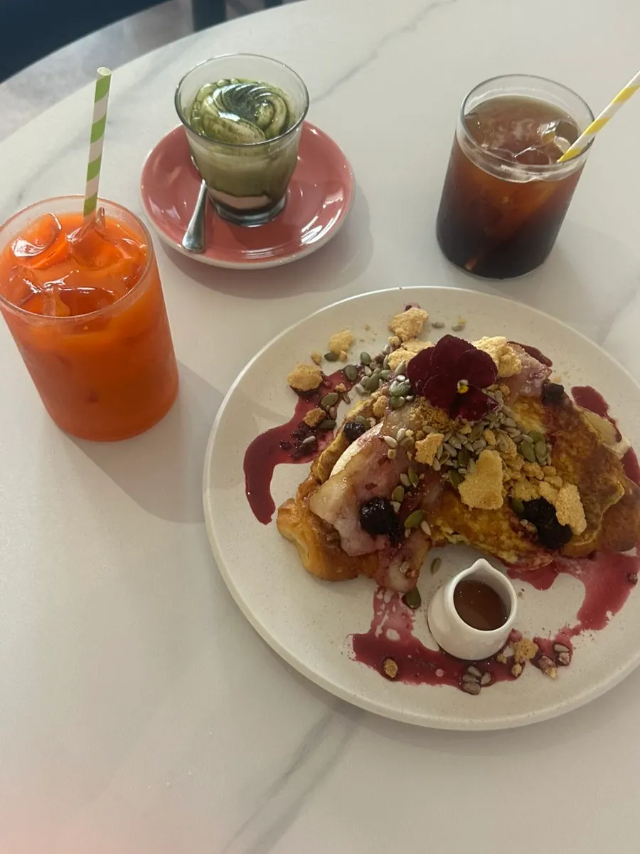 A plate of French toast made with croissant