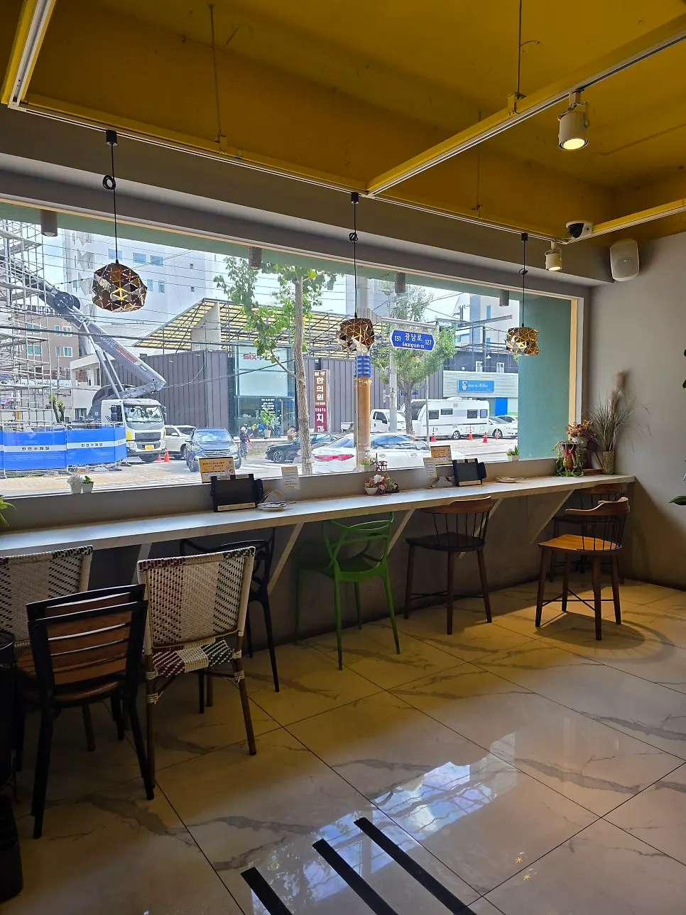 Window bar-style seating