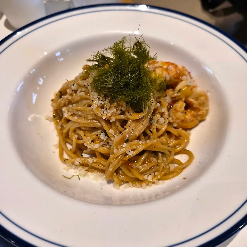 Bisque cream pasta topped with shrimp and gamtae seaweed