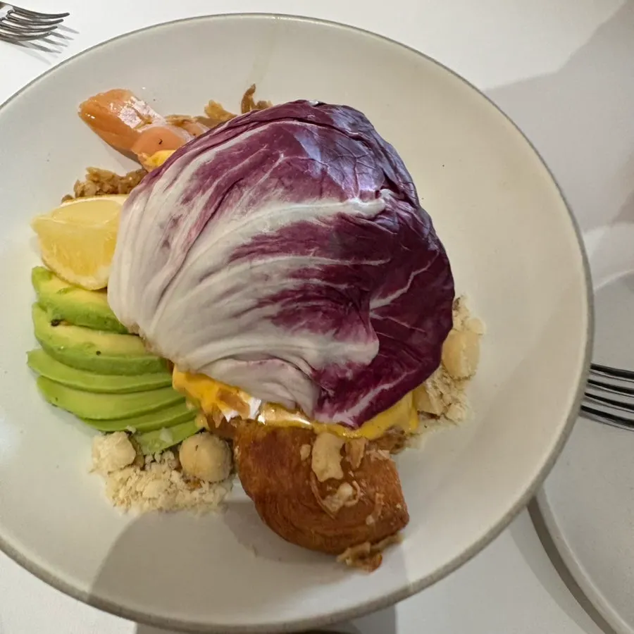 Brunch plates set on the table