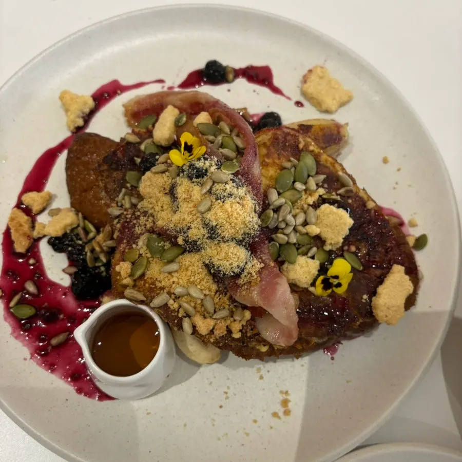 House salad topped with berries