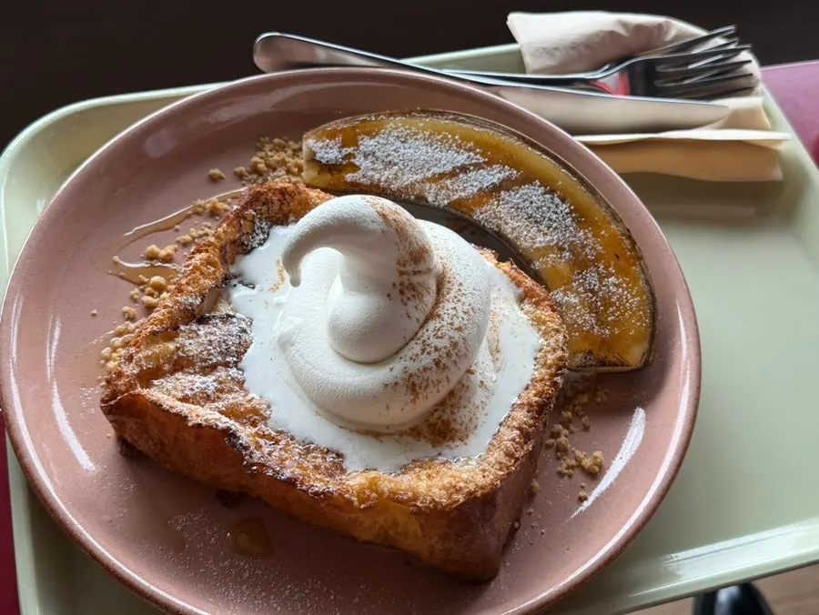 Mặt cắt French toast giòn ngoài mềm trong