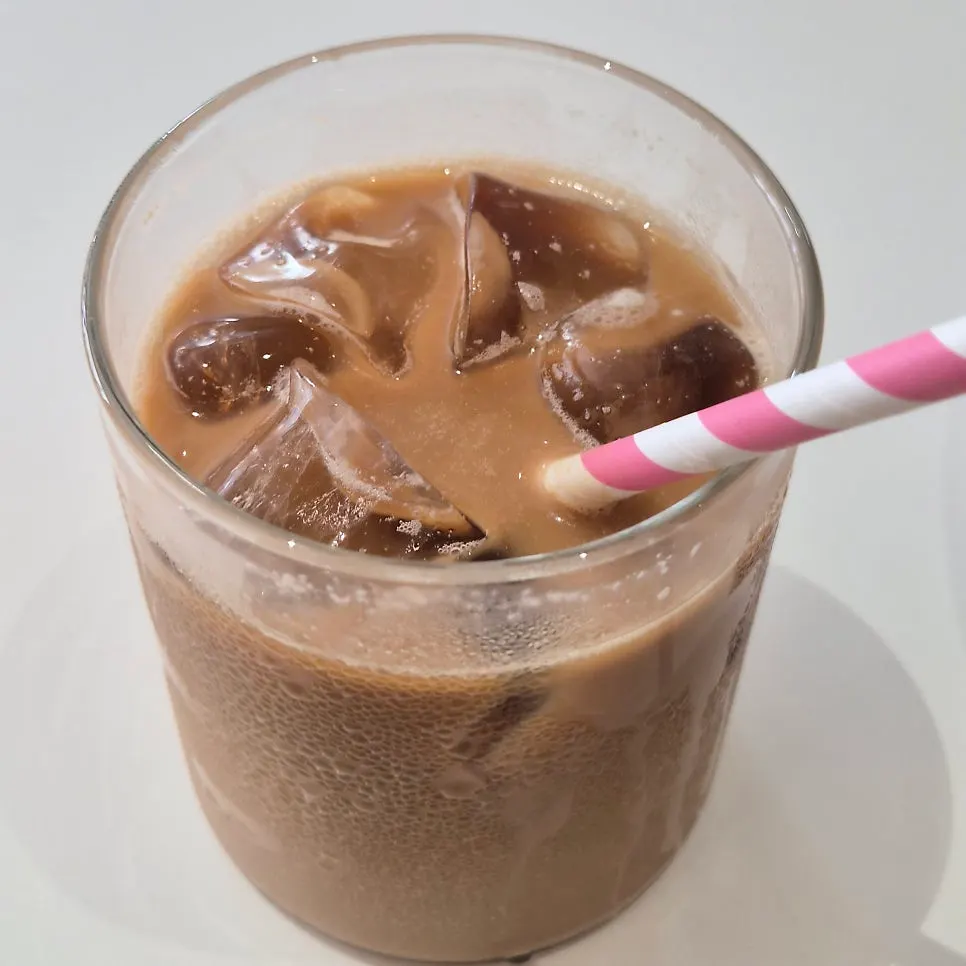 Iced café latte swapped to oat milk